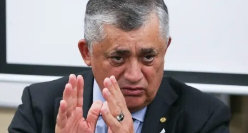 José Guimarães defende aumento da dívida pública para proteger 'economia popular' diante de crise no Oriente Médio