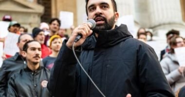 Prefeito socialista de NY comemora aprovação de taxa sobre mansões de luxo