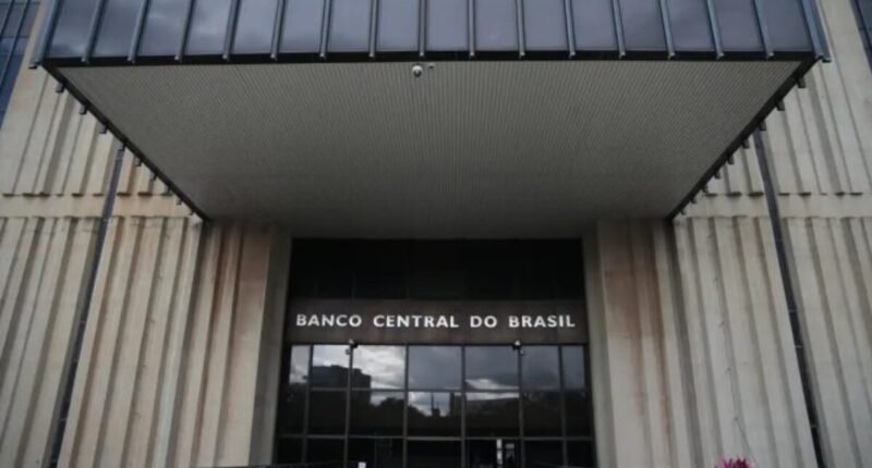 Quase R$ 11 bilhões em dinheiro esquecido permanecem em instituições financeiras, aponta Banco Central