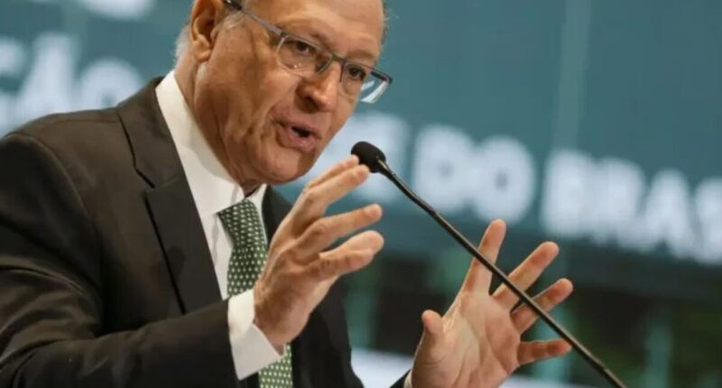 Vice-presidente Alckmin defende reciprocidade diplomática após tensão com EUA sobre delegado brasileiro