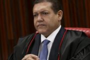 Ministro Nunes Marques assume TSE e reafirma compromisso com neutralidade eleitoral